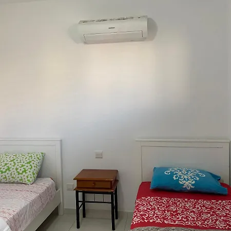 פארק נופש Luxury Seafront Townhouse פאפוס